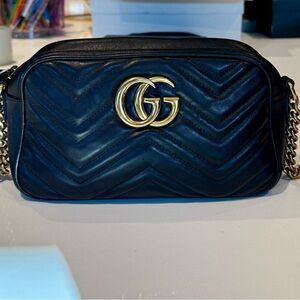 AUTHENTIC Gucci GG Marmont Small Matelassé Shoulder Bag - Black